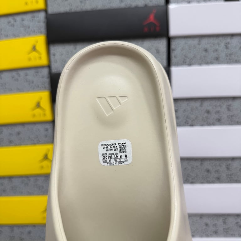 Yeezy Slide Bone FW6345 - 6