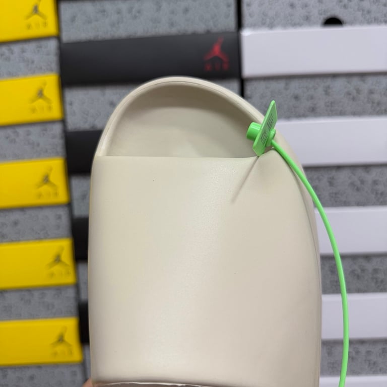 Yeezy Slide Bone FW6345 - 7