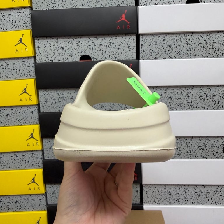 Yeezy Slide Bone FW6345 - 8