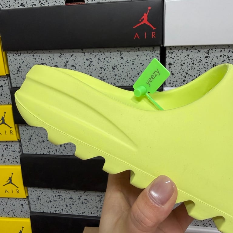 Yeezy Slide Glow Green - 4