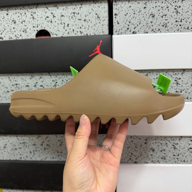 Yeezy Slide Core - 9
