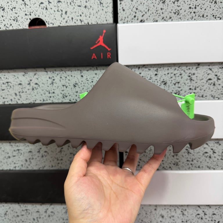 Yeezy Slide Soot G55495 - 9