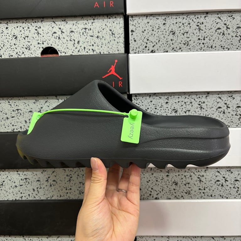 Yeezy Slide Onyx HQ6448 - 2