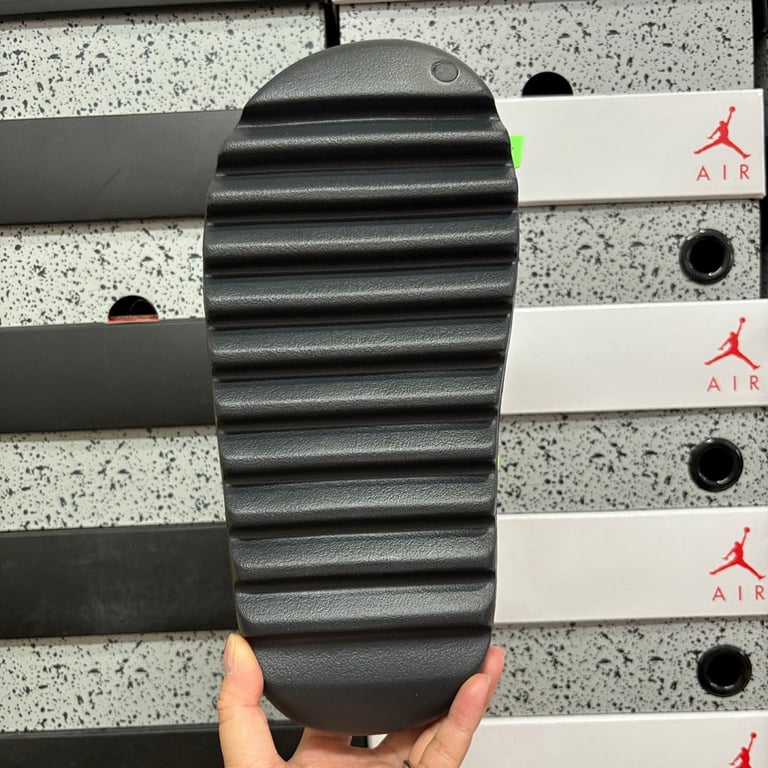 Yeezy Slide Onyx HQ6448 - 3