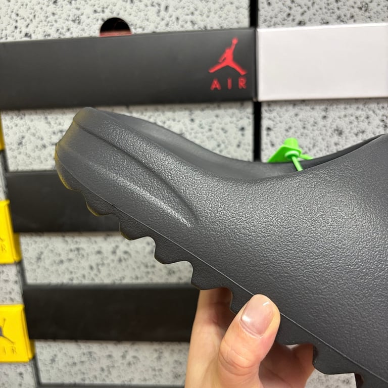 Yeezy Slide Onyx HQ6448 - 4