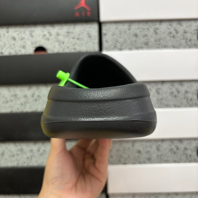 Yeezy Slide Onyx HQ6448 - 8