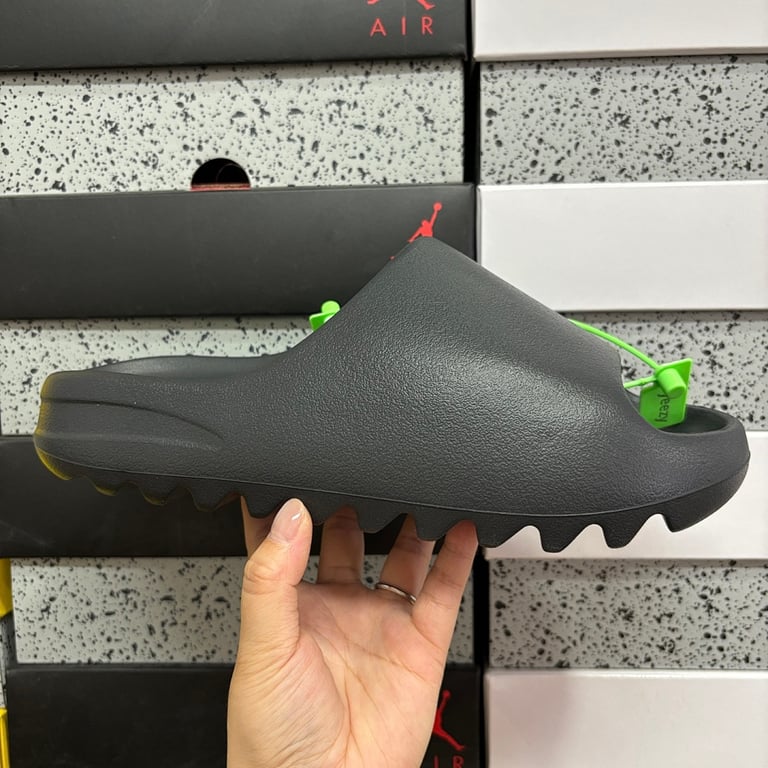 Yeezy Slide Onyx HQ6448 - 9