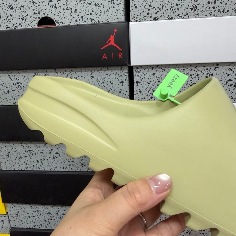 Yeezy Slide Resin FX0494 - 4