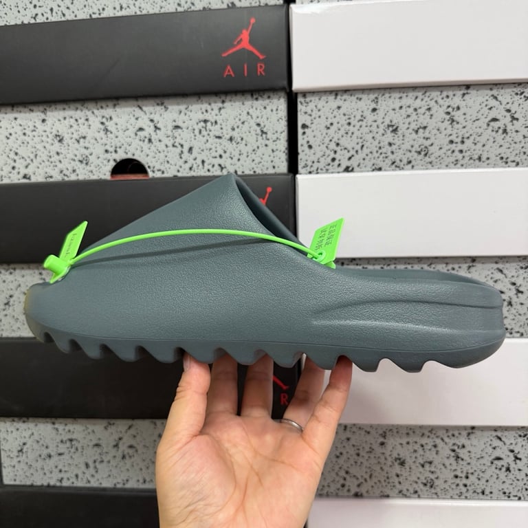 Yeezy Slide Slate Grey ID2349 - 2