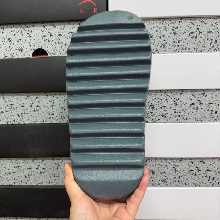 Yeezy Slide Slate Grey ID2349 - 3