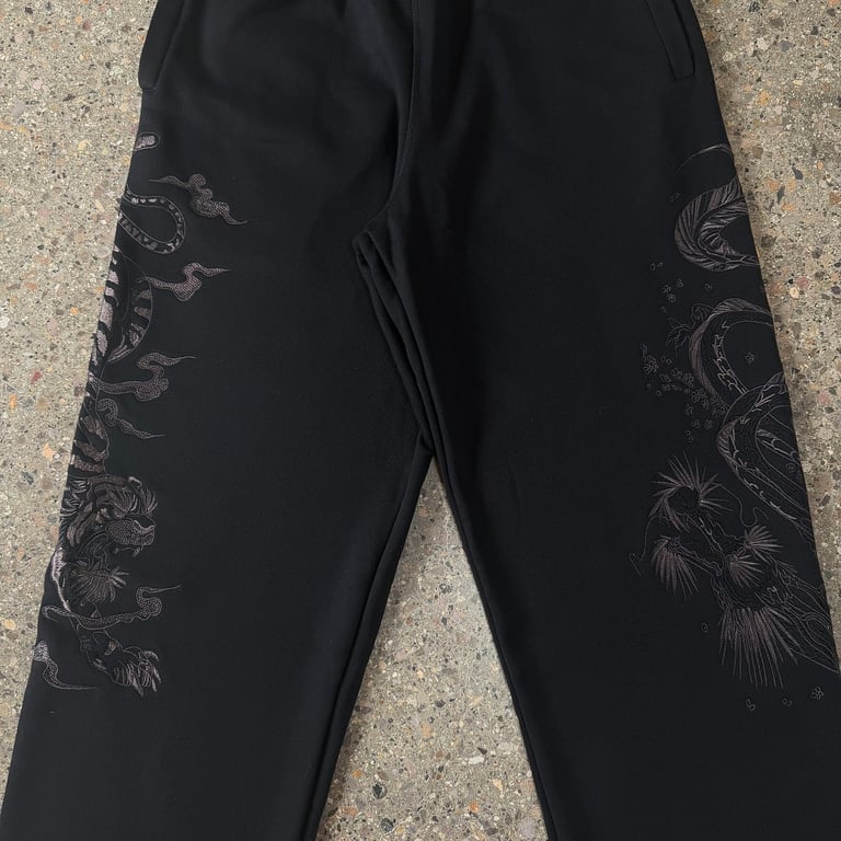 Derschutze Embroidered Dragon Sweatpants Black - 11