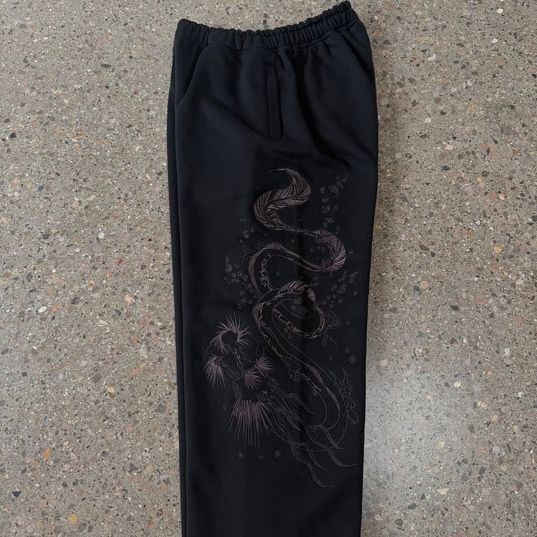 Derschutze Embroidered Dragon Sweatpants Black - 14