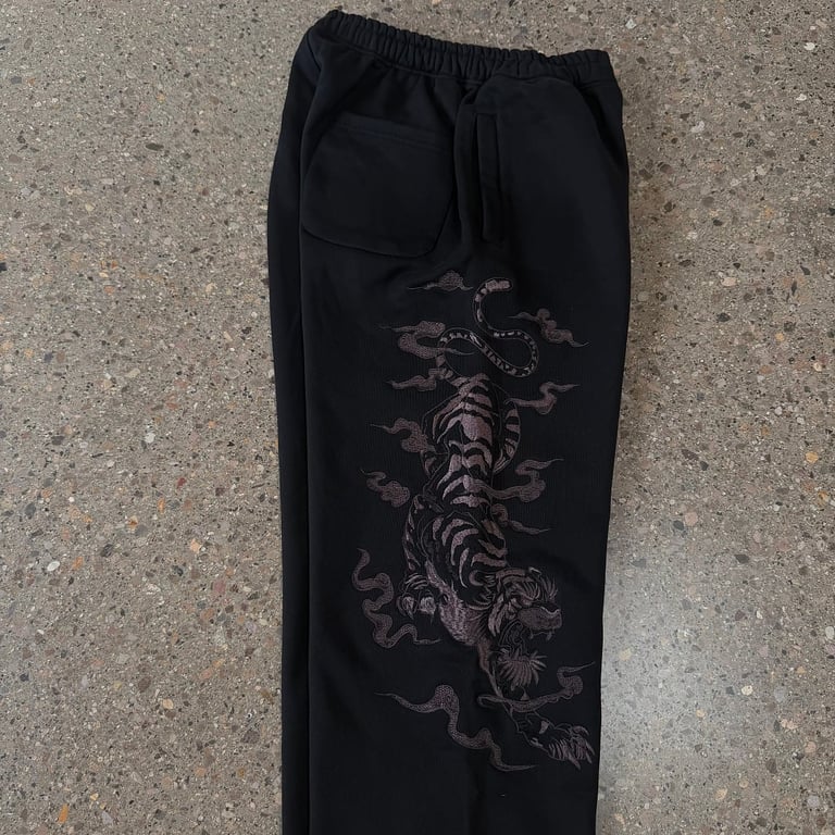 Derschutze Embroidered Dragon Sweatpants Black - 16
