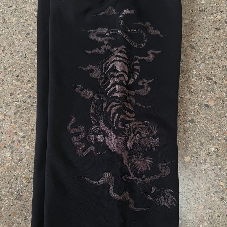 Derschutze Embroidered Dragon Sweatpants Black - 17