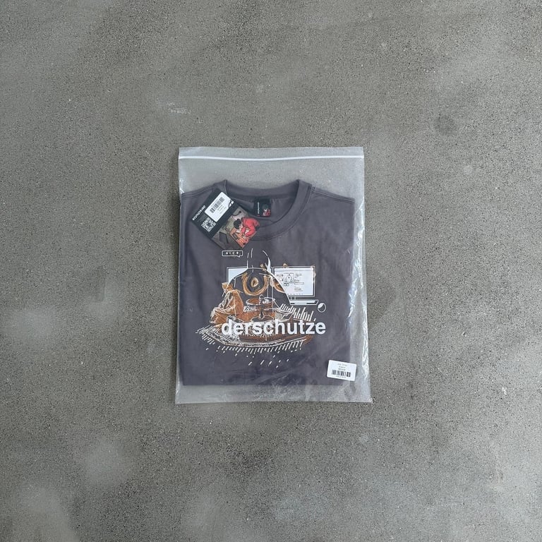 Derschutze Embroidered Fountain T-Shirt - 21