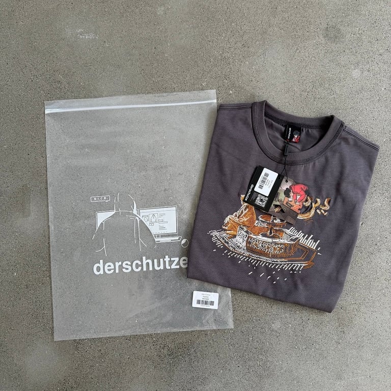 Derschutze Embroidered Fountain T-Shirt - 22