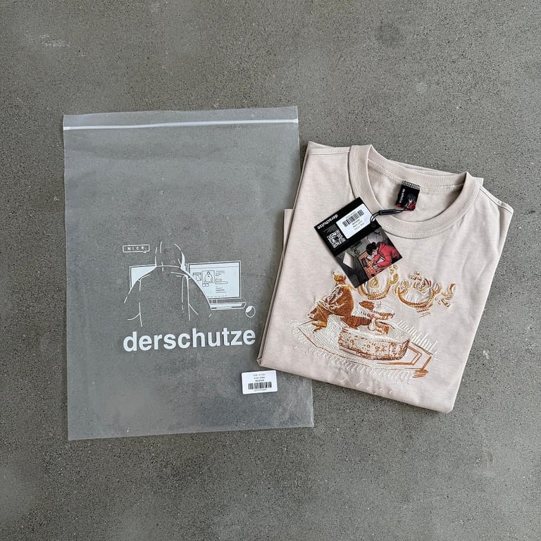 Derschutze Embroidered Fountain T-Shirt - 5