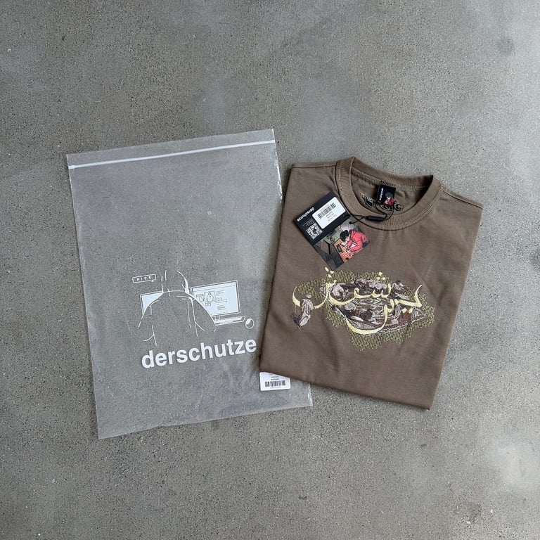 Derschutze Graphic Art T-Shirt - 18