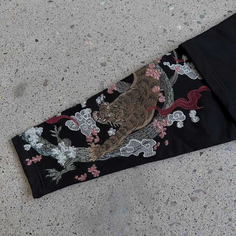 Derschutze Dragon & Tiger Embroidered Hoodie Black - 9