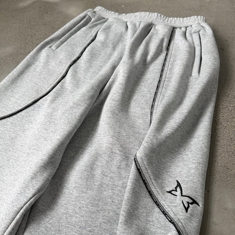 Mertra Grey Curved Piping Sweatpants - 18