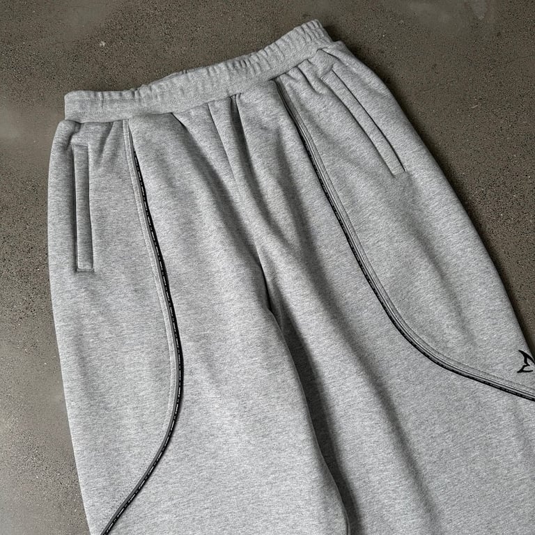 Mertra Grey Curved Piping Sweatpants - 9