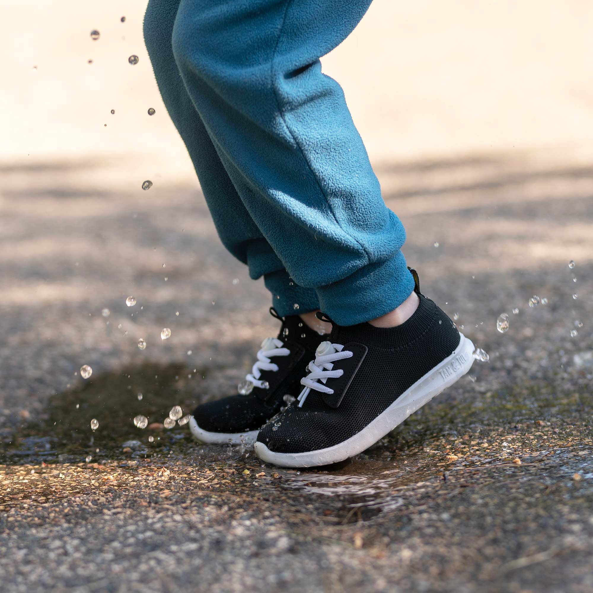 Nike waterproof shoes kids sales