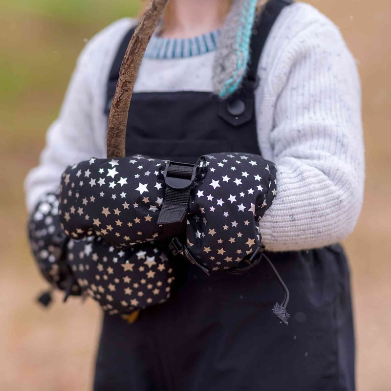 Kids Waterproof Mittens | Black Star Snow Mitts | Jan & Jul