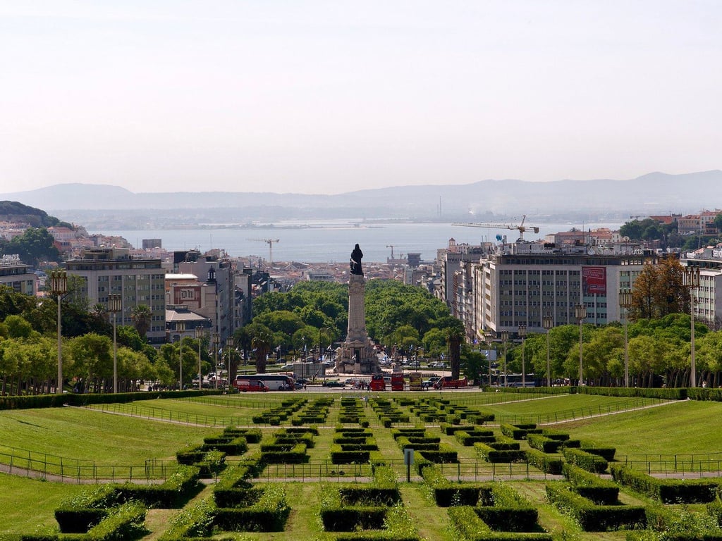 From the Marquis to the Glass: Lisbon Walk