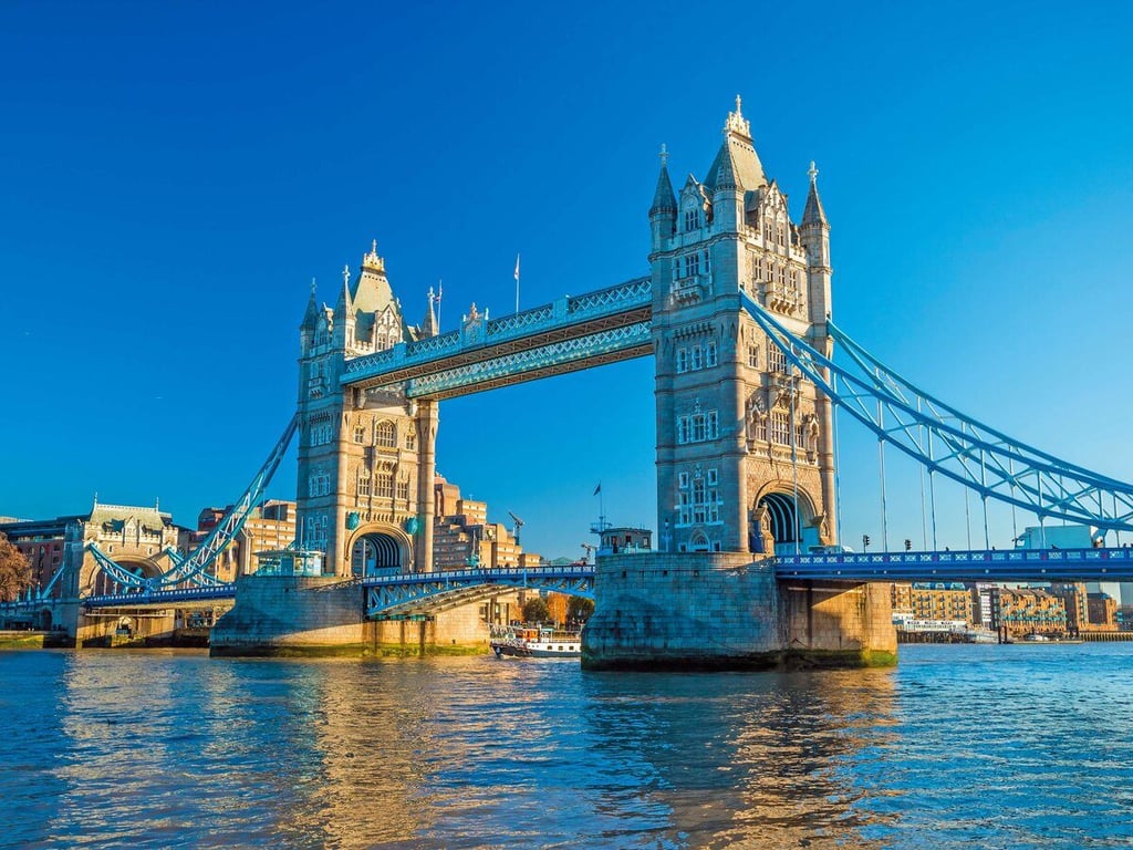London: Along the North Thames