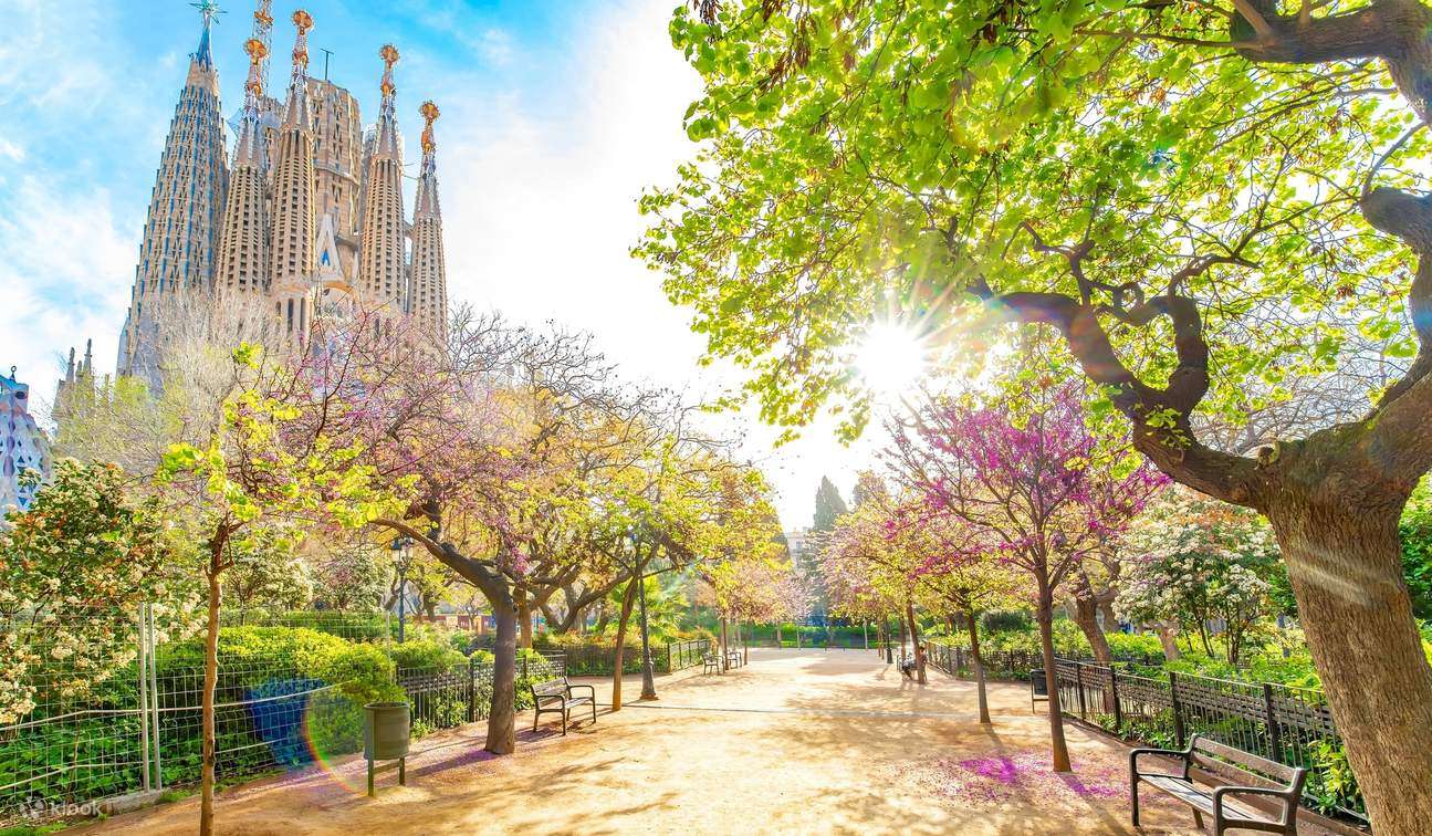 Barcelona: Gardens around the Sagrada Familia