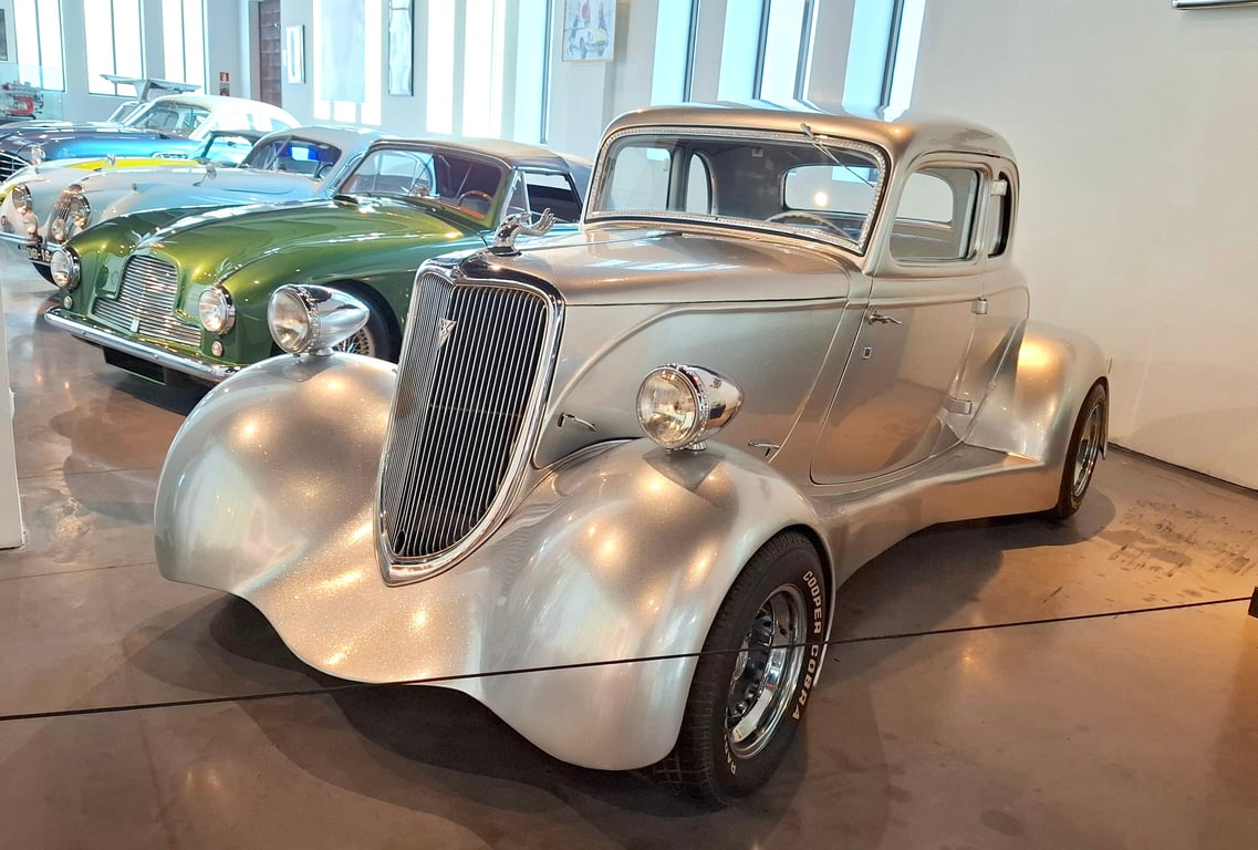 Aesthetics of the 20th Century: Cars, Fashion, Art