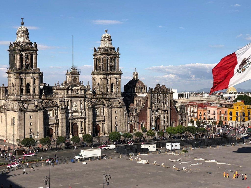  Colors and Legends of Mexico City
