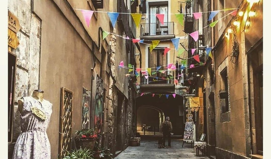 Hidden Courtyards: A Treasure Hunt in Barcelona