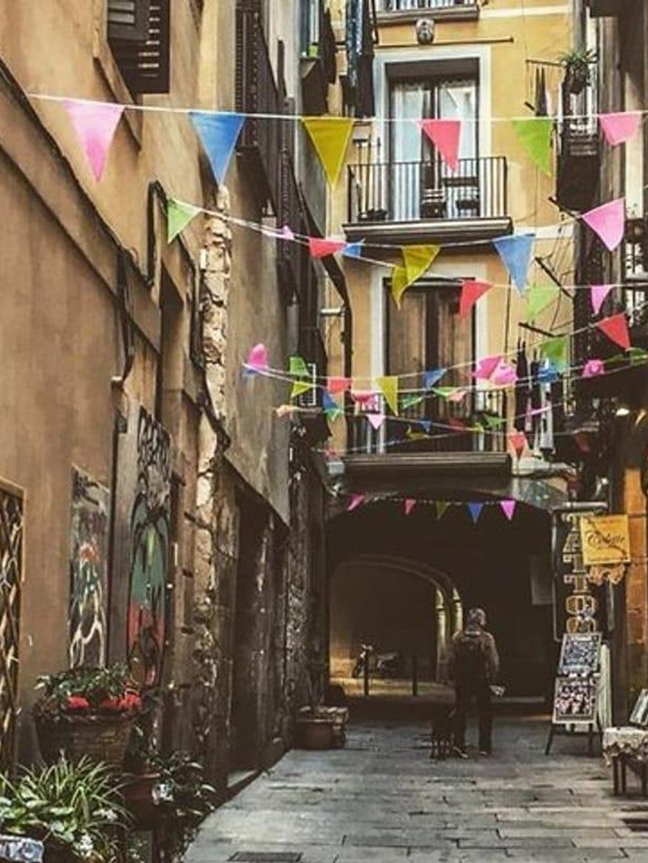 Hidden Courtyards: A Treasure Hunt in Barcelona