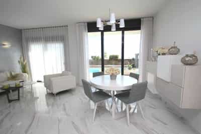 Property #COM2029PRO 2