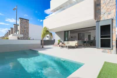 Property #COM3181PRO 0