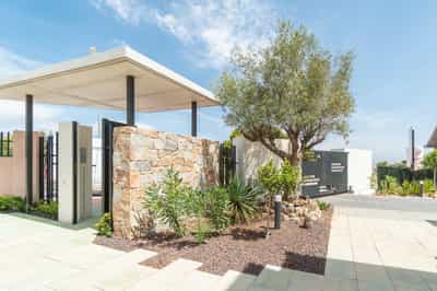 Property #COM2084PRO 3