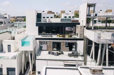 Property #COM2095PRO