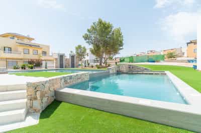 Property #COM2084PRO 2