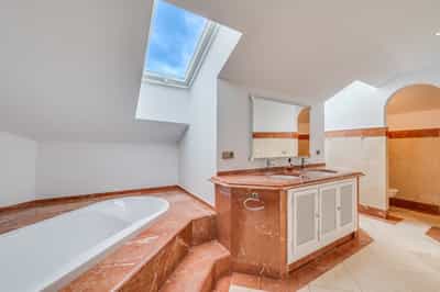 Property #COM884SHF 3