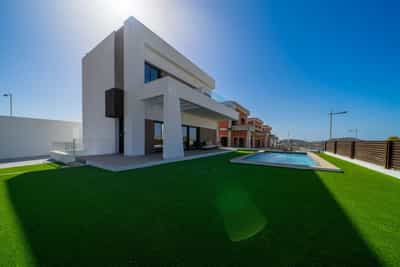 Property #COM1882PRO