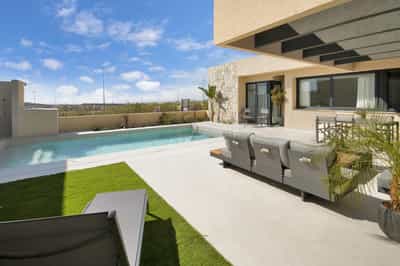 Property #COM1868PRO 2