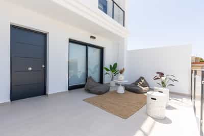 Property #COM3069PRO 2
