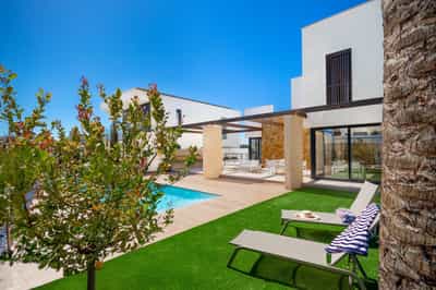 Property #COM2081PRO 0