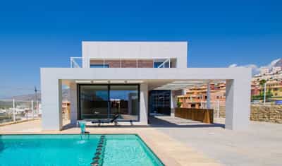 Property #COM2047PRO 1