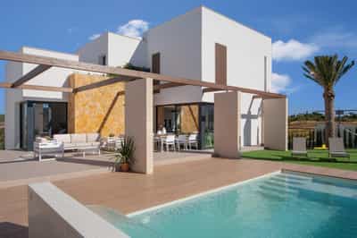 Property #COM2081PRO 3