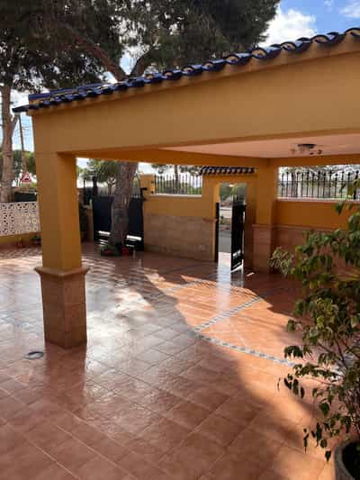 Property #COM2686SUF 2