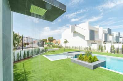 Property #COM2082PRO