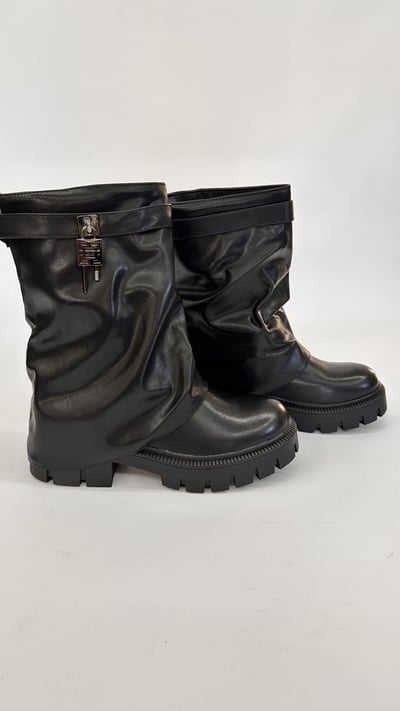 STIVALETTO RISVOLTATO LUCCHETTO NERO