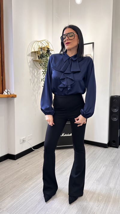 Modello per una camicia da donna con colletto